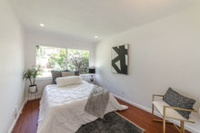 Load image into Gallery viewer, Professional Photography - 1 Bedroom Apartment

